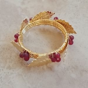**Host Pick** Goldtone Leaf & Red Beads Napkin Ring nwot